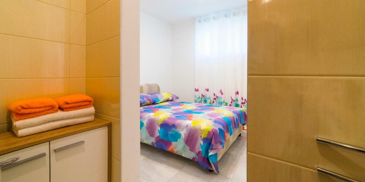Magenta, Terrace, Free Parking Apartment Izola
