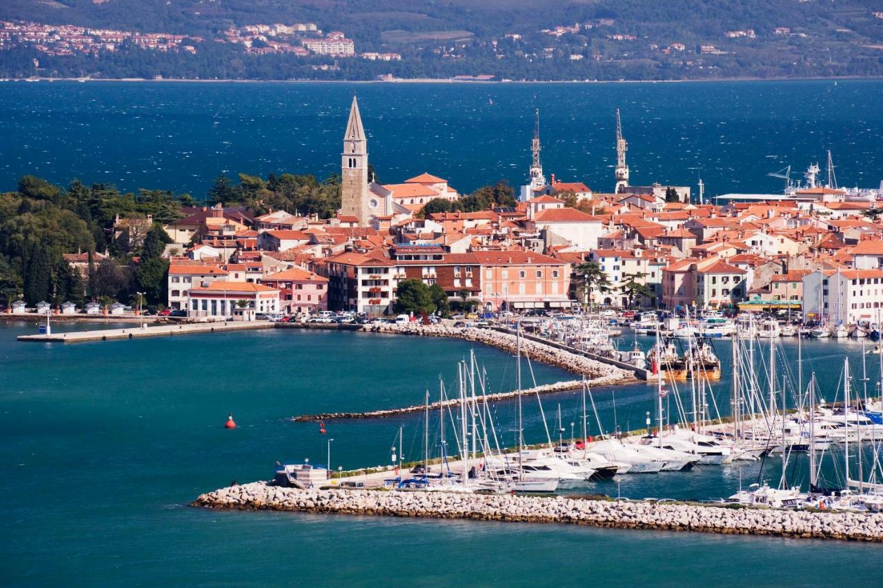Magenta, Terrace, Free Parking Apartment Izola